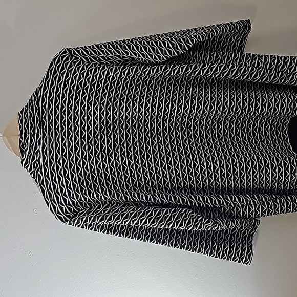 My collection is a woman's 2X black and white classic top. Connected tank. - Picture 4 of 8